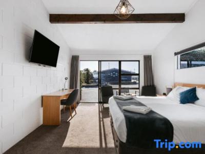 Cobblestone Court Motel – Wenzel Motels - 65