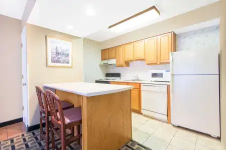 Hawthorn Extended Stay by Wyndham Wichita - 6