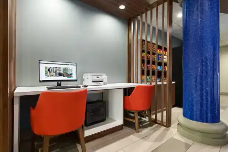 Holiday Inn Express and Suites Bakersfield Central by IHG - 41