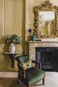Hazlitt's - 102