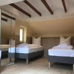 Select Suites & Aparts - 107