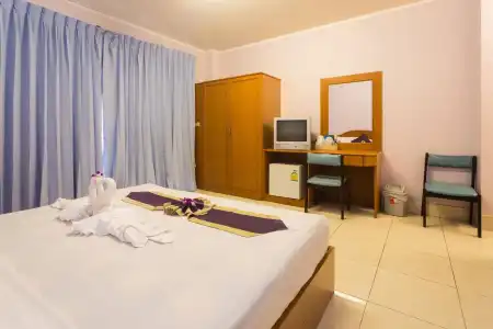 Room in Guest Room - Bucintoro Restaurant & Guesthouse Belvedere - 10 Minutes From Patong Beach - 2