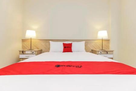 RedDoorz Premium near Ragunan Zoo 2 - 19