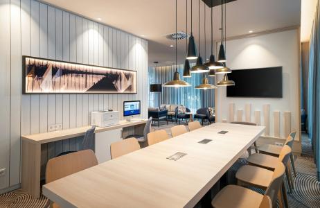 Hampton by Hilton - 7