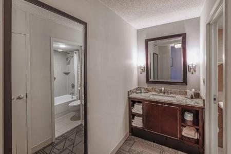 DoubleTree by Hilton Tulsa Downtown - 38