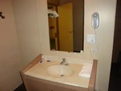 Economy Inn - 26