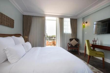 Carmella Boutique - Spa & Shelter Access - 44