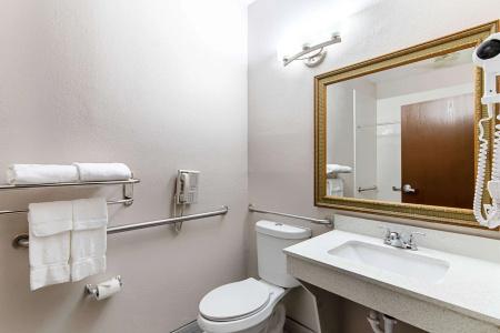 Quality Suites Austin South St. Elmo District - 8
