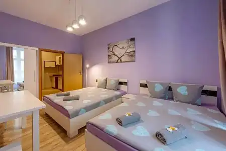Hostel 70S - 90