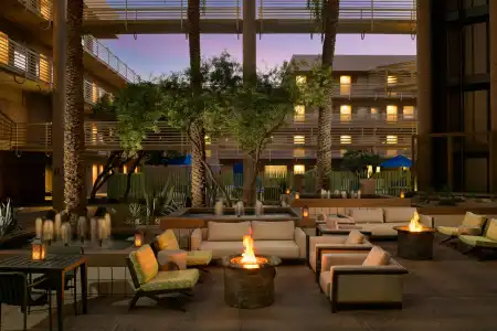 DoubleTree Suites by Hilton Phoenix - 25