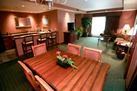 Embassy Suites Lincoln - 38