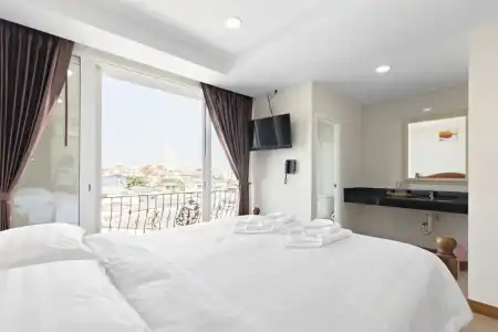 Royale 8 Ville Guest House - 24