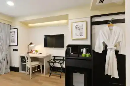 Oakwood & Residence - 24
