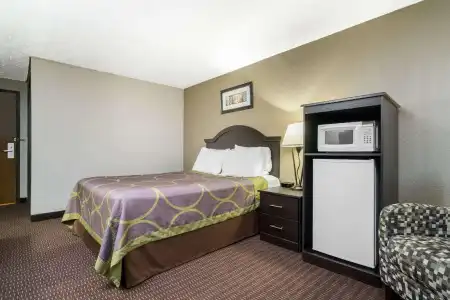 Days Inn by Wyndham Bismarck - 13