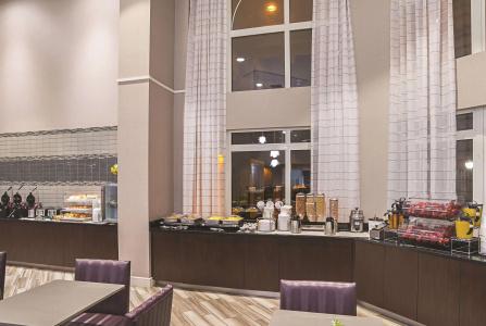 La Quinta Inn & Suites Flagstaff - 11