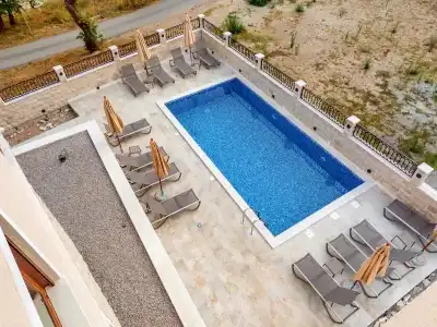 Luxury Apartments Queen - 35