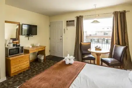 Oasis Inn - 55