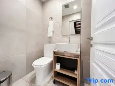 Motives Inn - 125