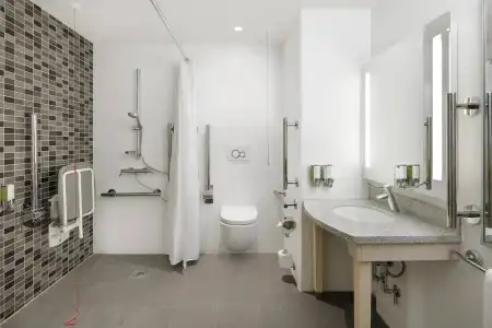Hampton by Hilton London Excel - 8