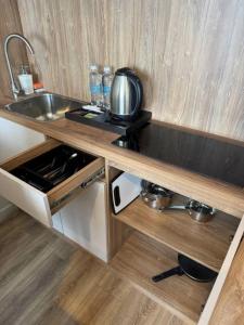 Vash Salut Apart - 98