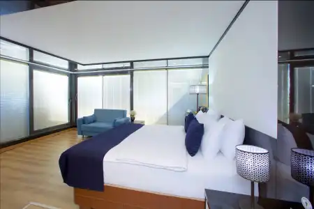 The Hera Platinum - 12