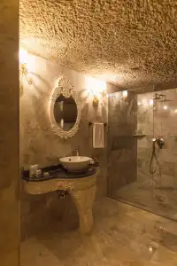 Solo Cave Suites - 107
