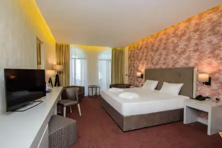 The Grand Gloria - 35