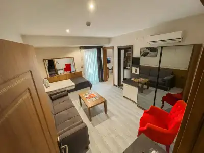 Devin Otel - 13