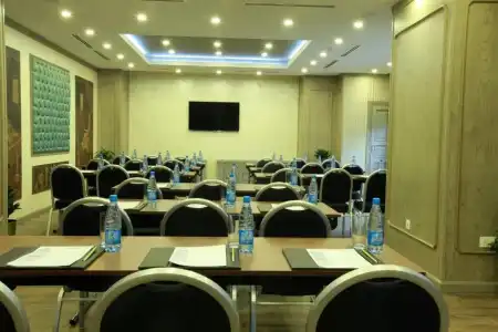 Ramada by Wyndham Bishkek Centre - 13