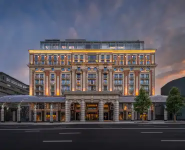 The Ritz-Carlton, - 0