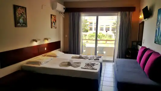 Seafront Beach Apartments - 15