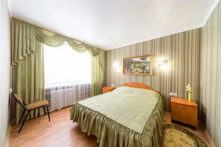 Hotel - 90
