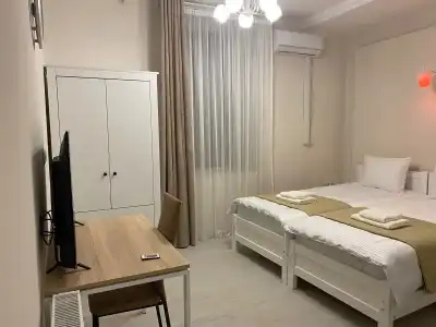 Cultural Crossing Mini-hotel - 12