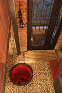 Corner Hot - 4