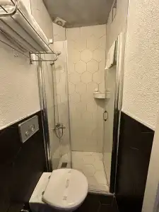 Corner Hot - 23