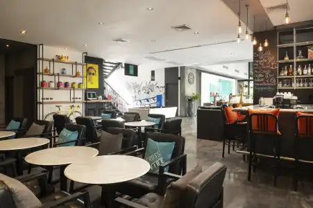 Cross Vibe Bangkok Sukhumvit - 36