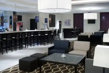 Holiday Inn Express Airport, an IHG - 6