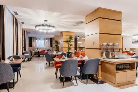 Ramada by Wyndham - 34