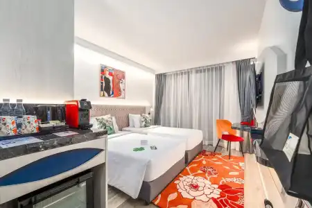 Clover Patong - 58