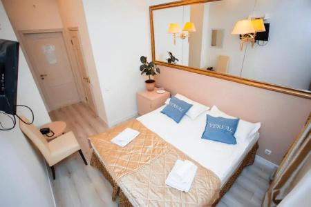 Aruna - 25