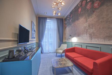Heritage & Suites - 80