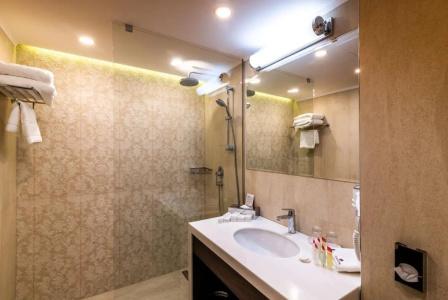 Ramada & Suites by Wyndham - 36