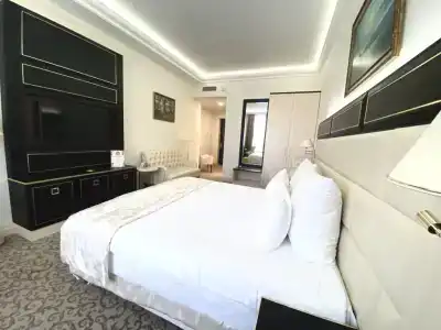 7 Avenue and SPA - 61