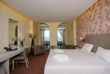 The Grand Gloria - 32
