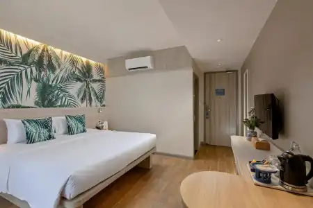 Sawaddi Patong Resort & Spa by Tolani - 90