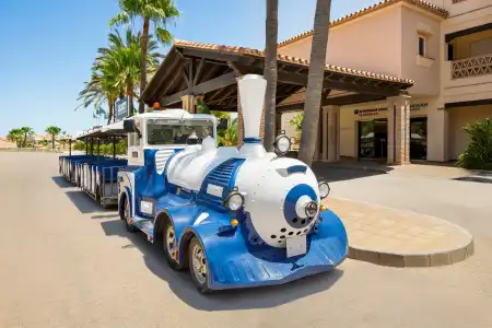 Resort Ramada & Suites by Wyndham Costa del Sol - 10