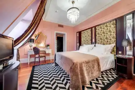 DOM Boutique by Authentics - 60