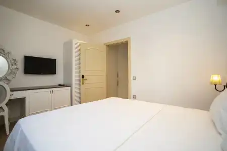 Channel Suites - 52