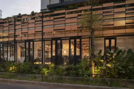 Cross Vibe Bangkok Sukhumvit - 38