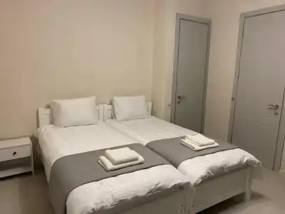 Cultural Crossing Mini-hotel - 2